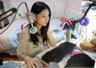 娱乐主播吃瓜直播边写字边讲,娱乐主播边写字边讲,趣味横生演绎直播新玩法