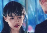 娱乐吃瓜酱奶奶淋雨,娱乐界的暖心瞬间