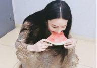 娱乐吃瓜酱穿搭视频